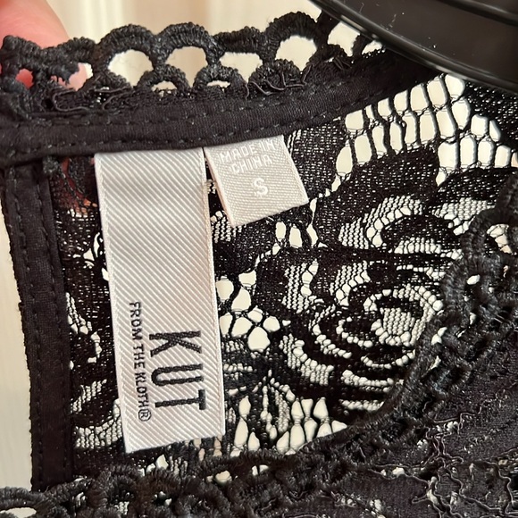 Beautiful Lace Sleeveless Top - Picture 3 of 8